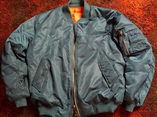 Storia Bomber